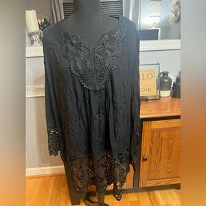 NWT-Soteer Women’s Lace Tunic Top